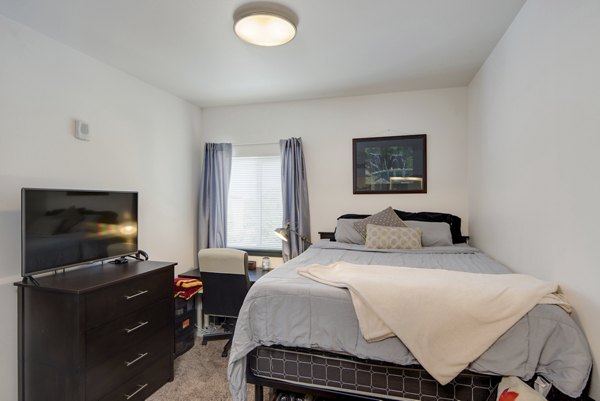Lokal Apartments: Cozy bedroom with chic design and natural light