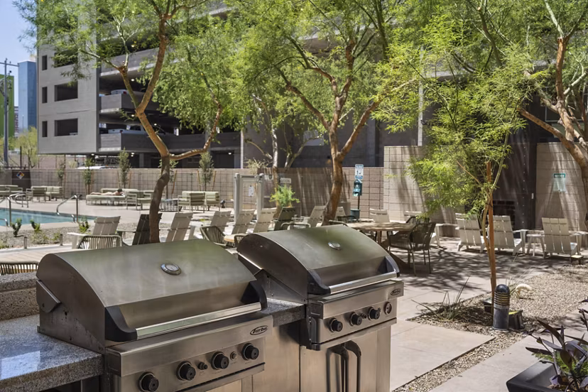 grill area at Roosevelt Point Apartments