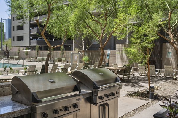 grill area at Roosevelt Point Apartments