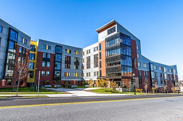 Southside Commons: Luxury apartment building with modern design in a vibrant neighborhood