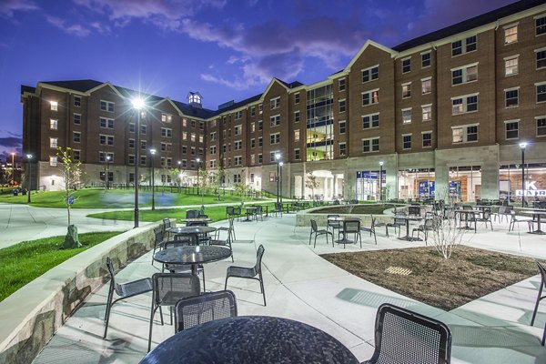 courtyard/patio at Central Hall Apartments