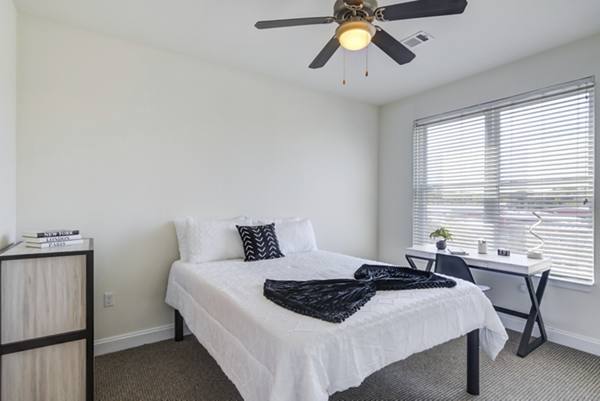 bedroom at The Oaks on the Square