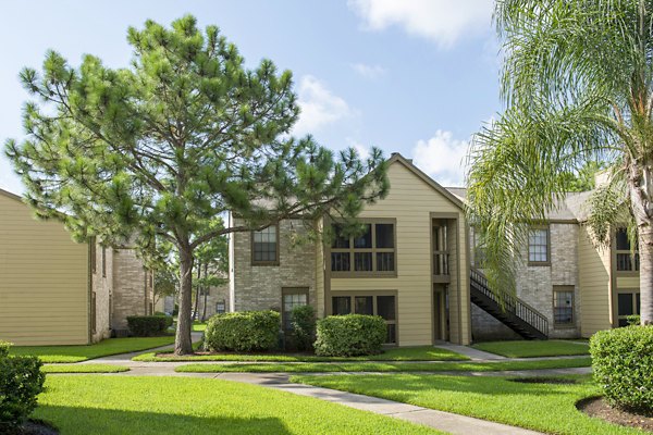 exterior at Huntcliff Apartments