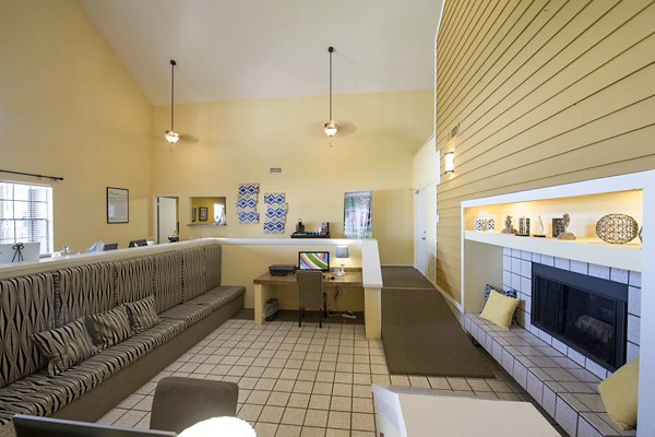 Clubhouse featuring modern design and cozy seating at Huntcliff Apartments, a luxury property by Greystar