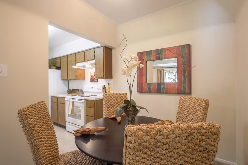 Spacious dining room with modern decor at Huntcliff Apartments, ideal for luxury living