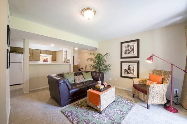 Spacious living room with modern decor in Huntcliff Apartments