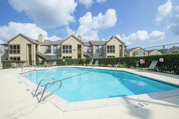 pool at Huntcliff Apartments