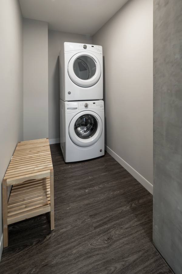 washer and dryer at Pierside South Apartments