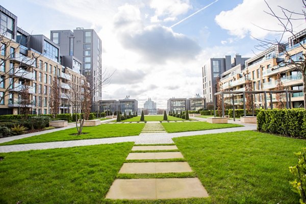 courtyard at Fulham Riverside