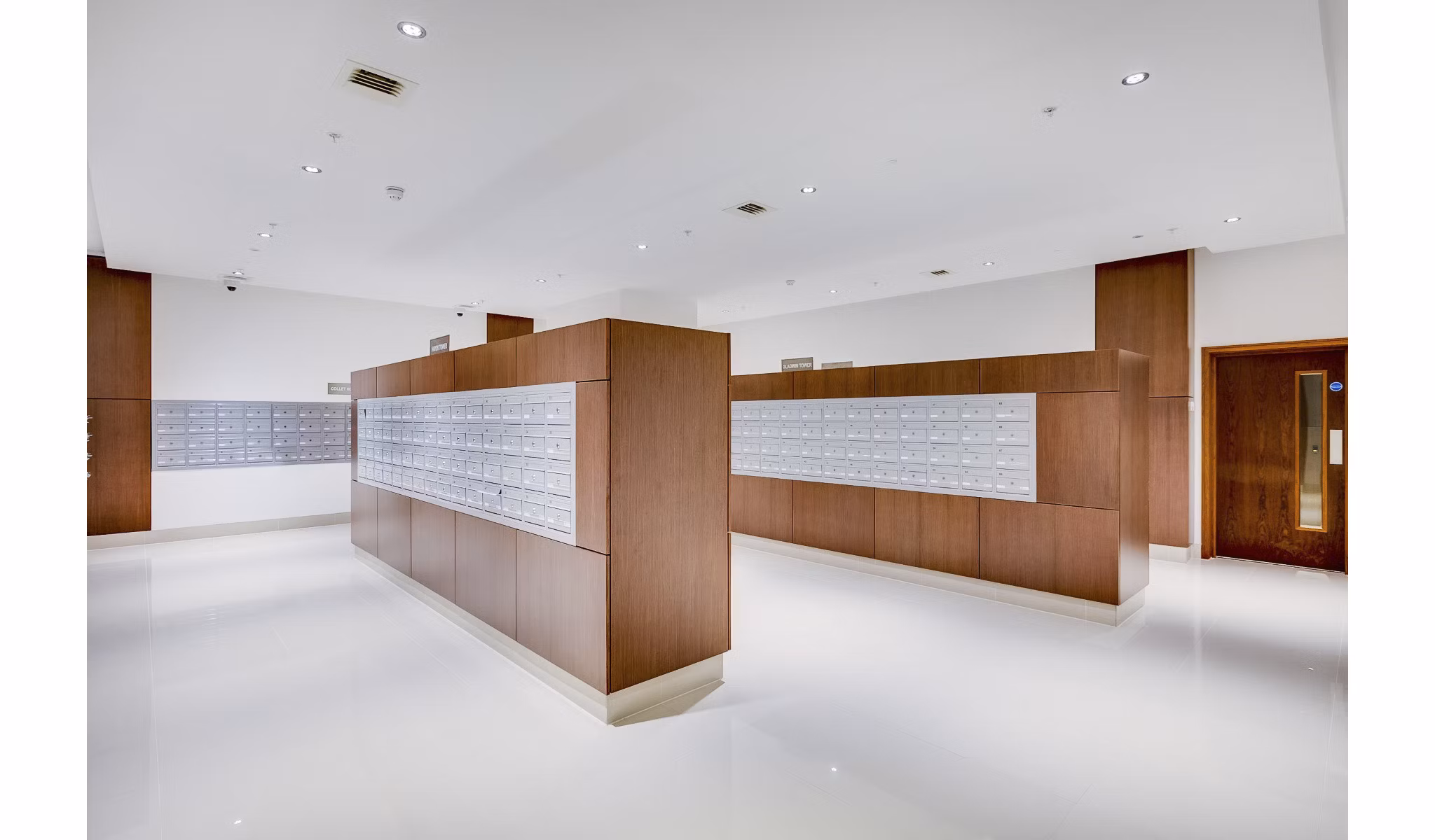 Noble Club: Luxurious clubhouse with modern decor at Nine Elms apartments