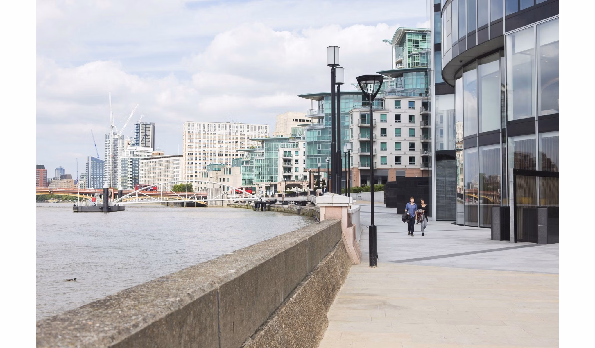Nine Elms: Contemporary luxury apartments in vibrant neighborhood