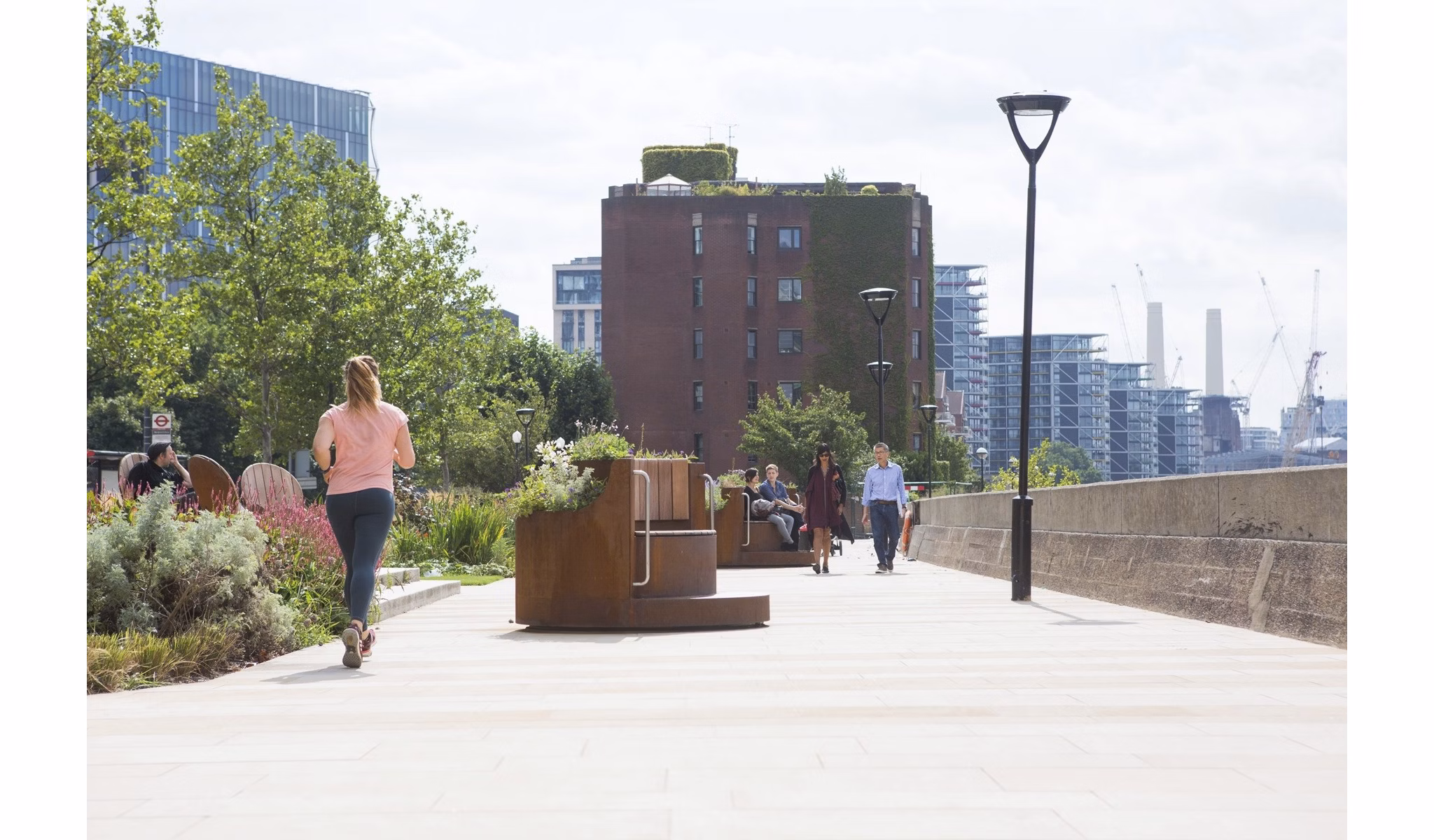 Nine Elms: Vibrant neighborhood with modern luxury apartments in London