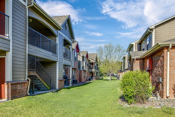 Allison Pointe Apartments: Elegant view of luxury apartments set in serene surroundings