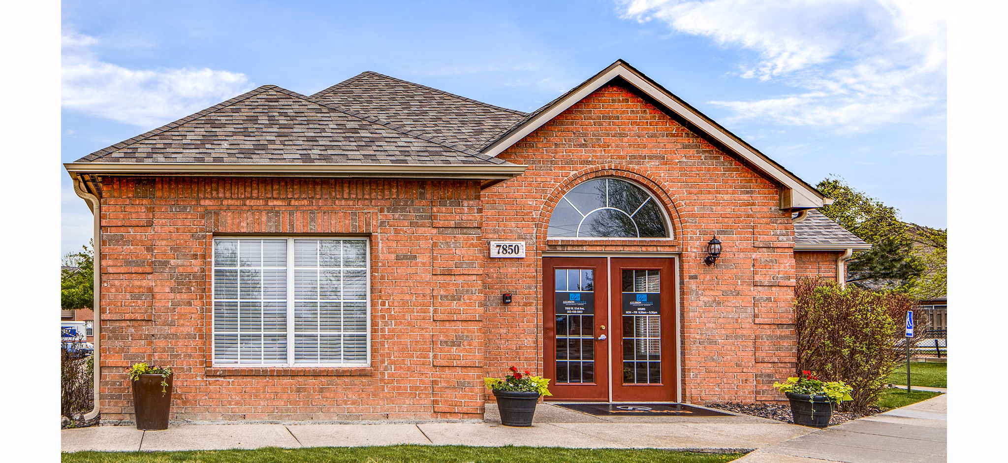 Clubhouse with modern decor and comfortable seating at Allison Pointe Apartments