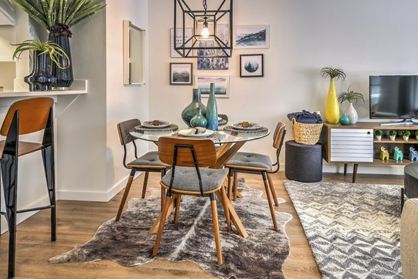 dining room at Reedhouse Apartments