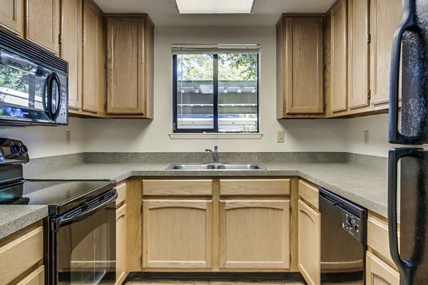 kitchen at Reedhouse Apartments