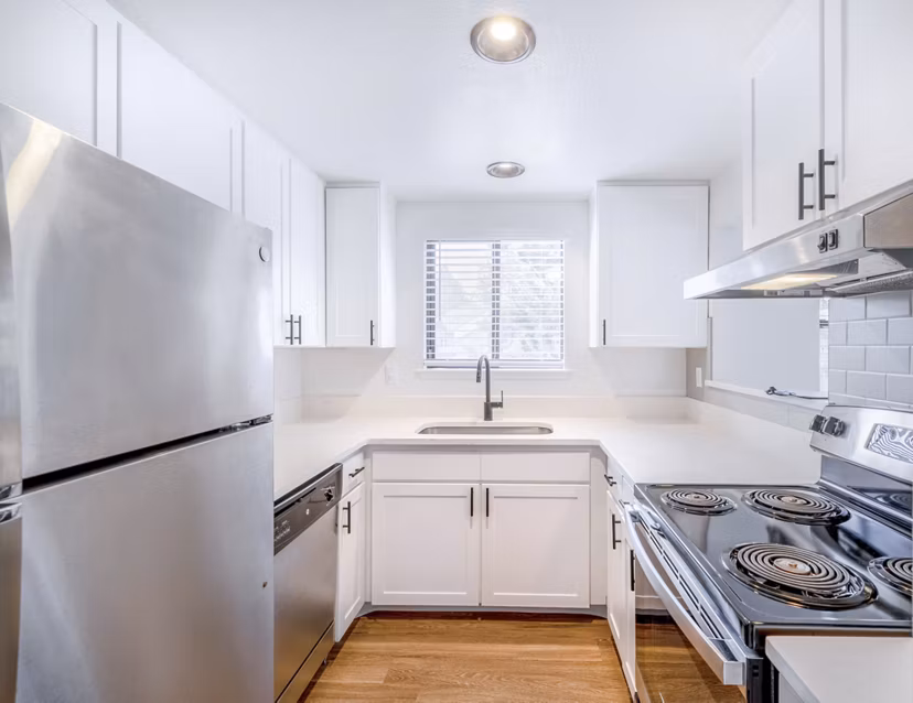 kitchen at Reedhouse Apartments