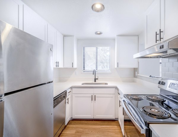 kitchen at Reedhouse Apartments