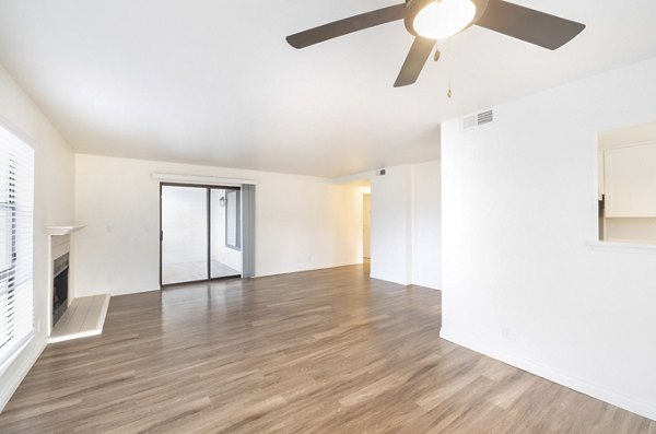 living room at Reedhouse Apartments 