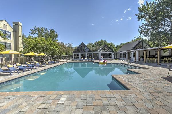 pool at Reedhouse Apartments