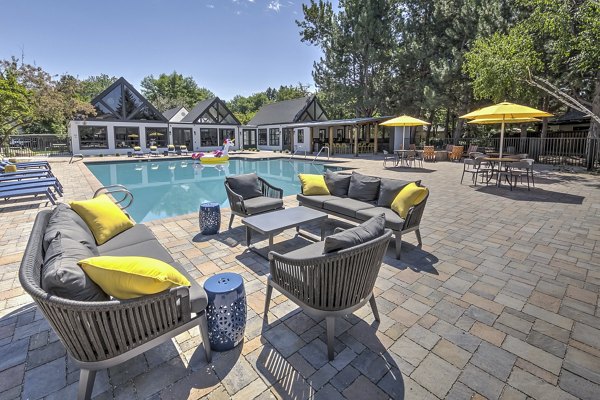 pool at Reedhouse Apartments