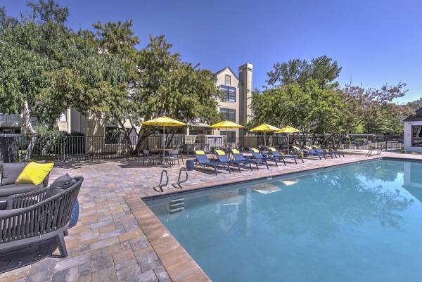 pool at Reedhouse Apartments