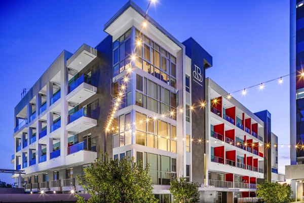 Burano Apartments: Contemporary urban living high-rise in city center