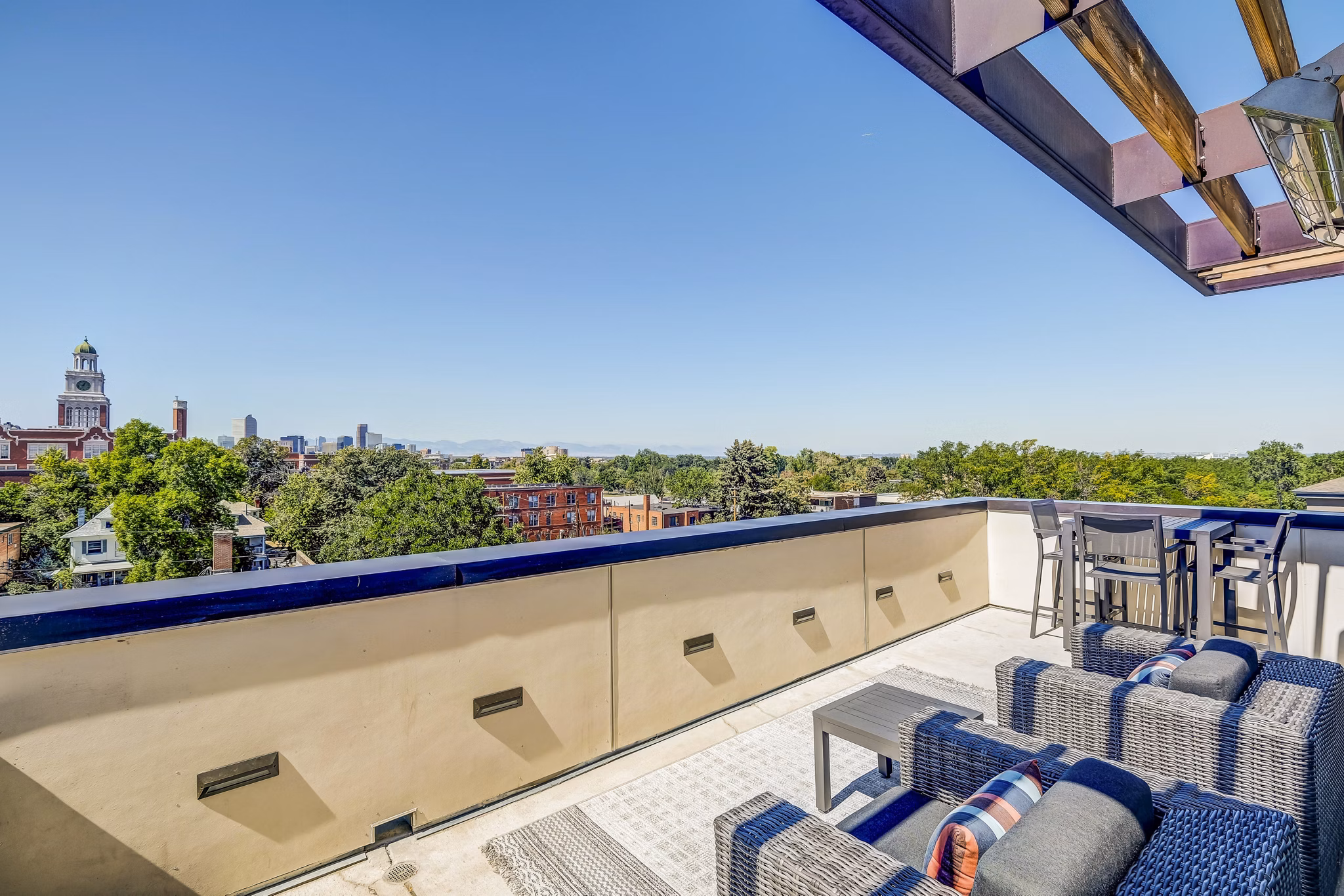 Venue on 16th Apartments: Outdoor grill area with patio seating for social gatherings