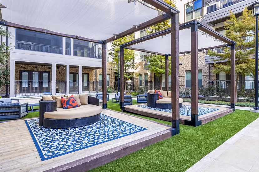Poolside relaxation area at Flatiron Domain Apartments with stylish patio furniture and modern design elements