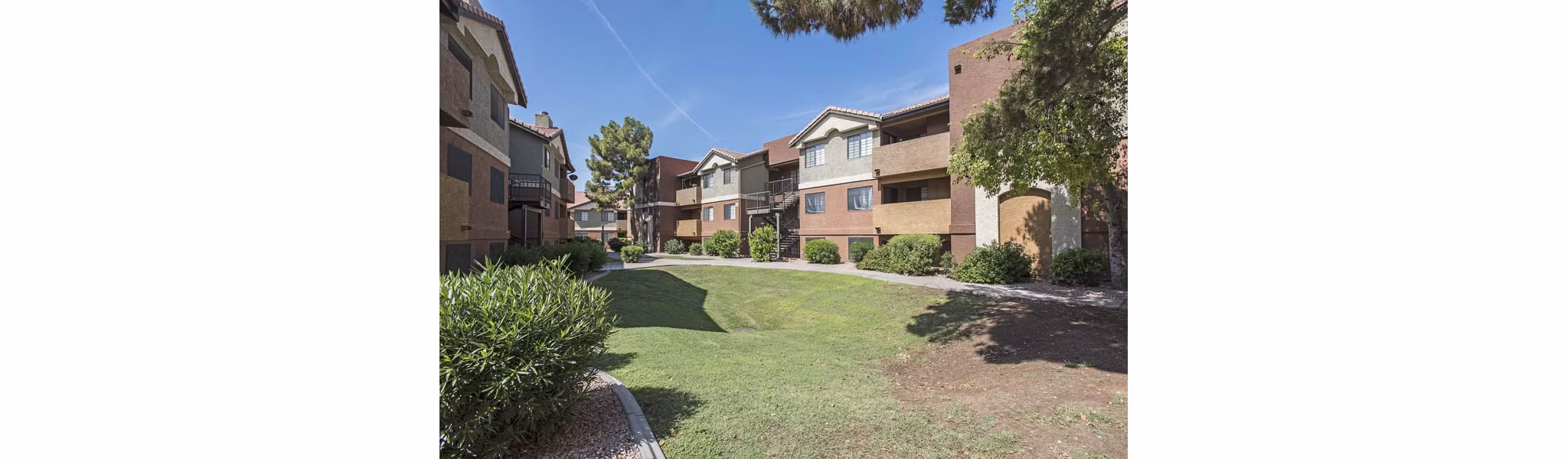 Avana Gilbert: Luxury apartment community with modern in Gilbert, showcasing stylish design and beautiful landscaping