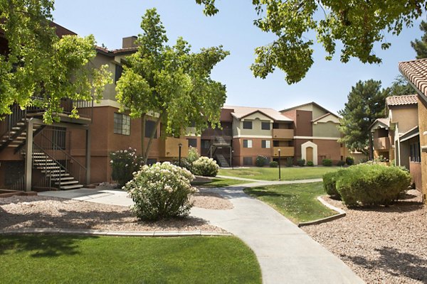 Avana Gilbert: Elegant luxury apartment with palm trees in Gilbert, Arizona