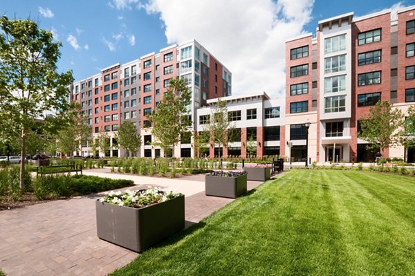 Estuary Apartments: Elegant luxury apartments with a waterfront in the heart of a vibrant community