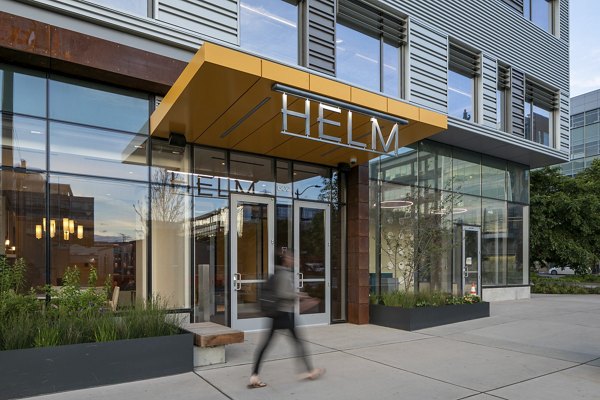 Helm Apartments: Scenic of luxury high-rise in downtown Boston