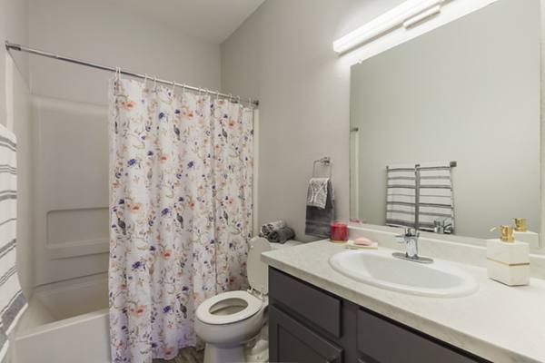 bathroom at Circ Apartments