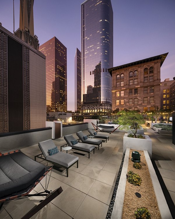 courtyard at Trademark Apartments