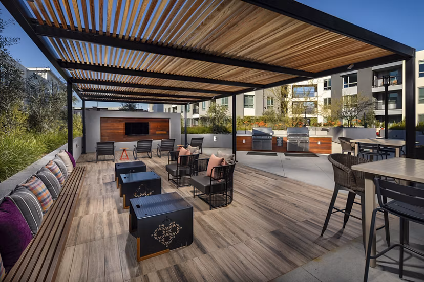 courtyard at The Weddington Apartments