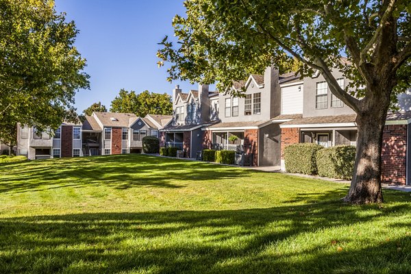  building/exterior at Spring Park Apartments