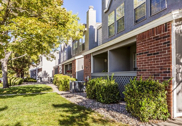 Spring Park Apartments: Modern view of luxury apartments in a lush, green neighborhood