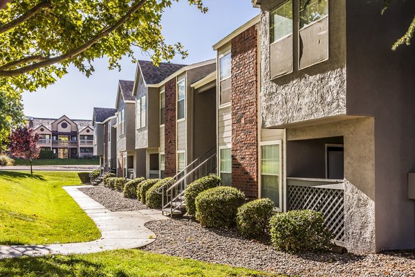  building/exterior at Spring Park Apartments