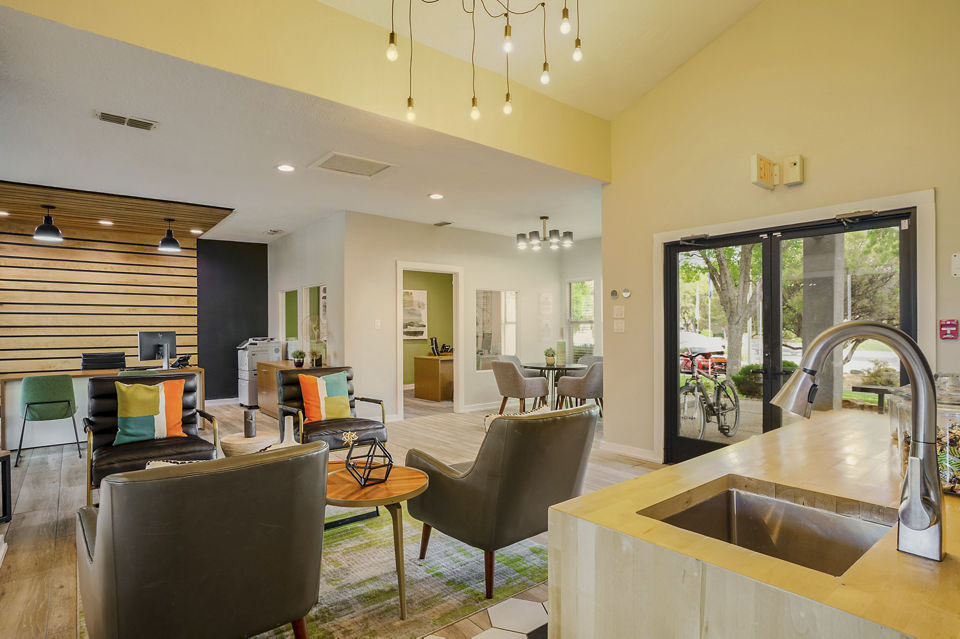 clubhouse at Spring Park Apartments 