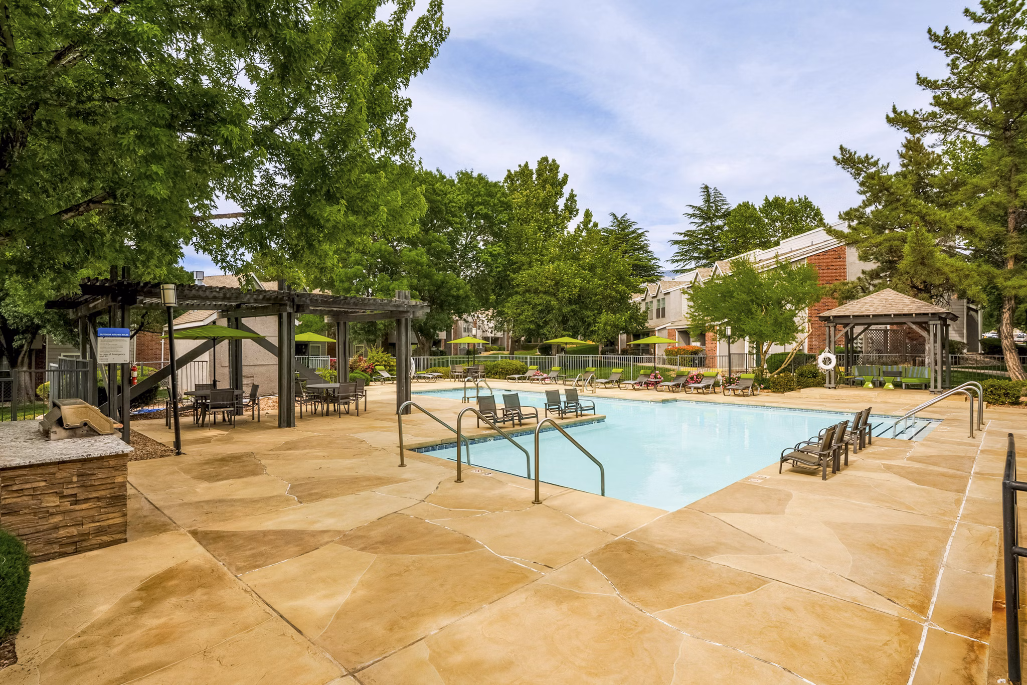 pool at Spring Park Apartments 