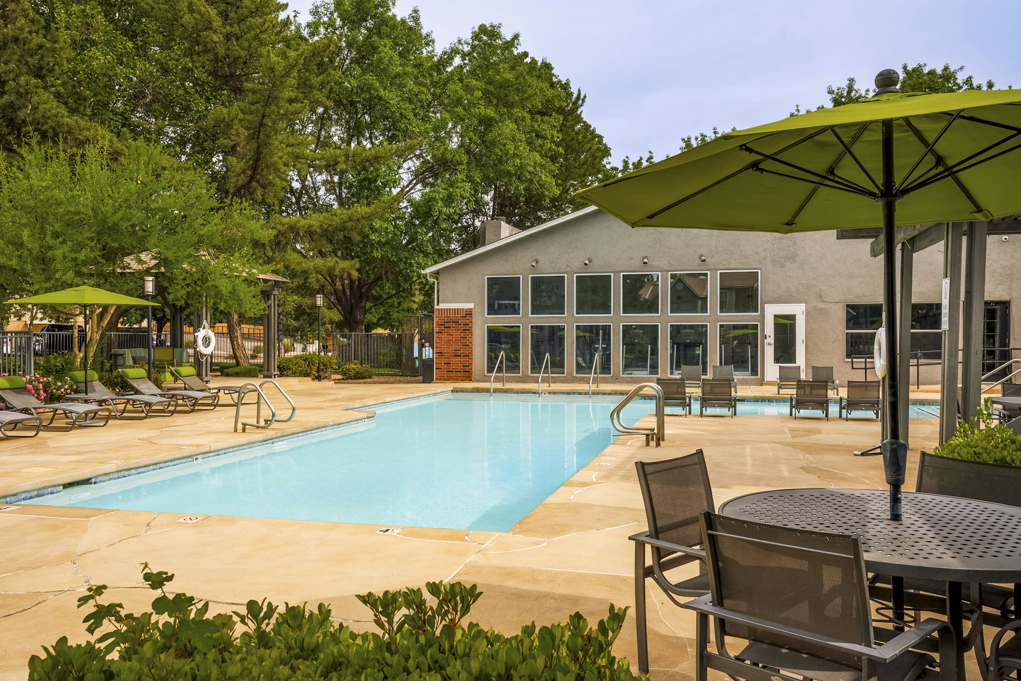 pool at Spring Park Apartments 