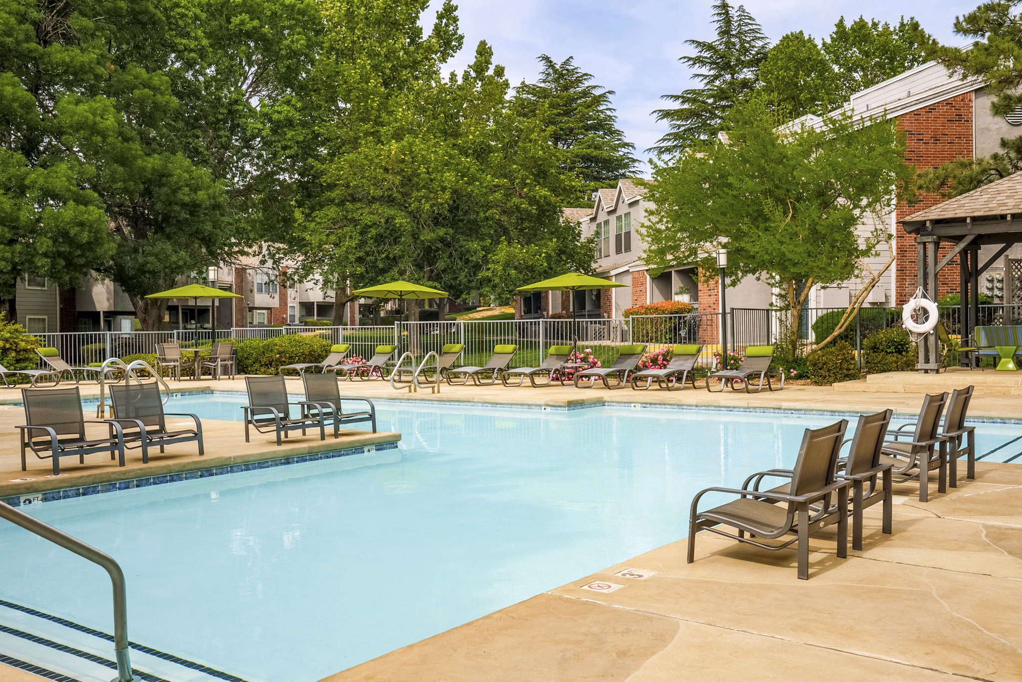 pool at Spring Park Apartments 