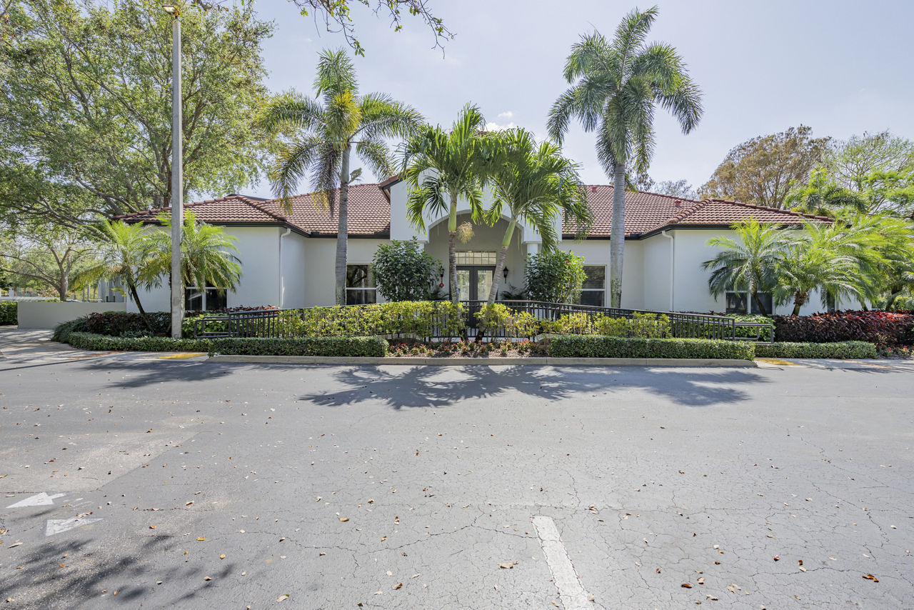 Mira Flores Apartments Palm Beach Gardens Fl 2 of 12