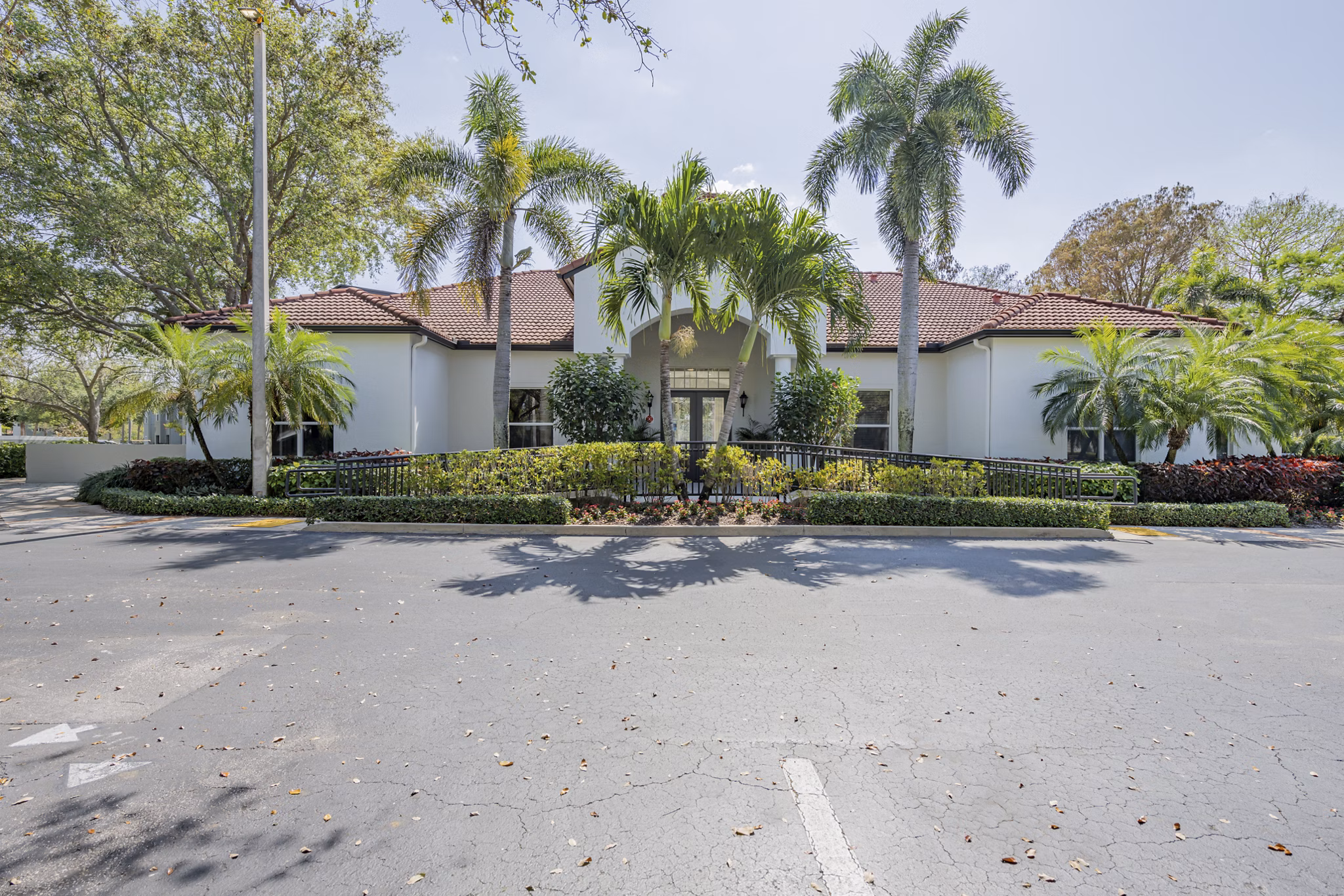 Mira Flores Apartments: Luxury high-rise apartments in a vibrant community