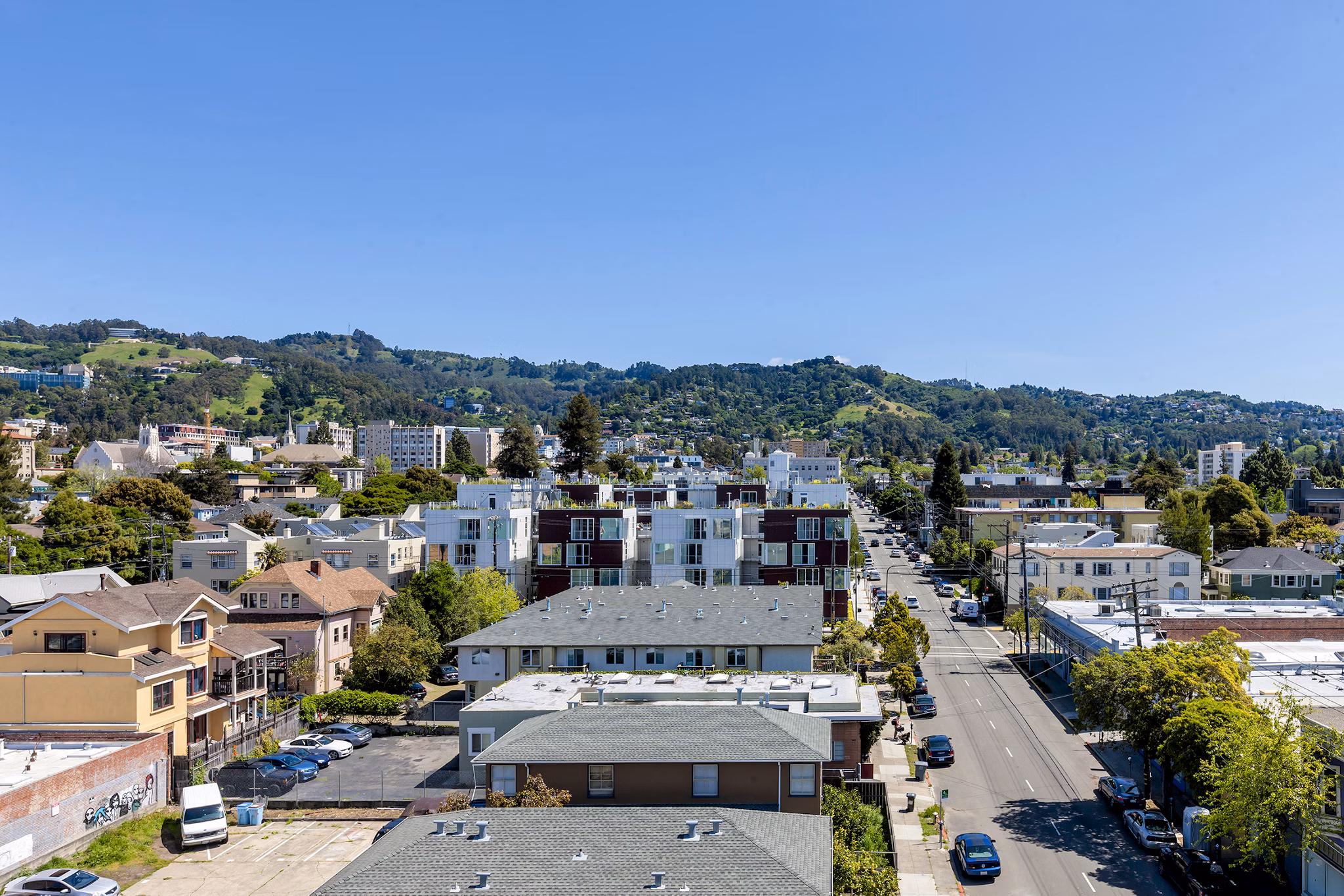 The Dwight: Breathtaking city view apartments in downtown location