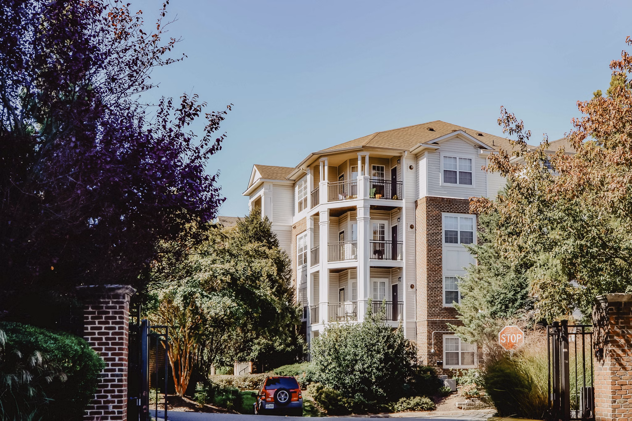 Finley at Fairfax Corner: Elegant apartment with landscaped gardens in Fairfax