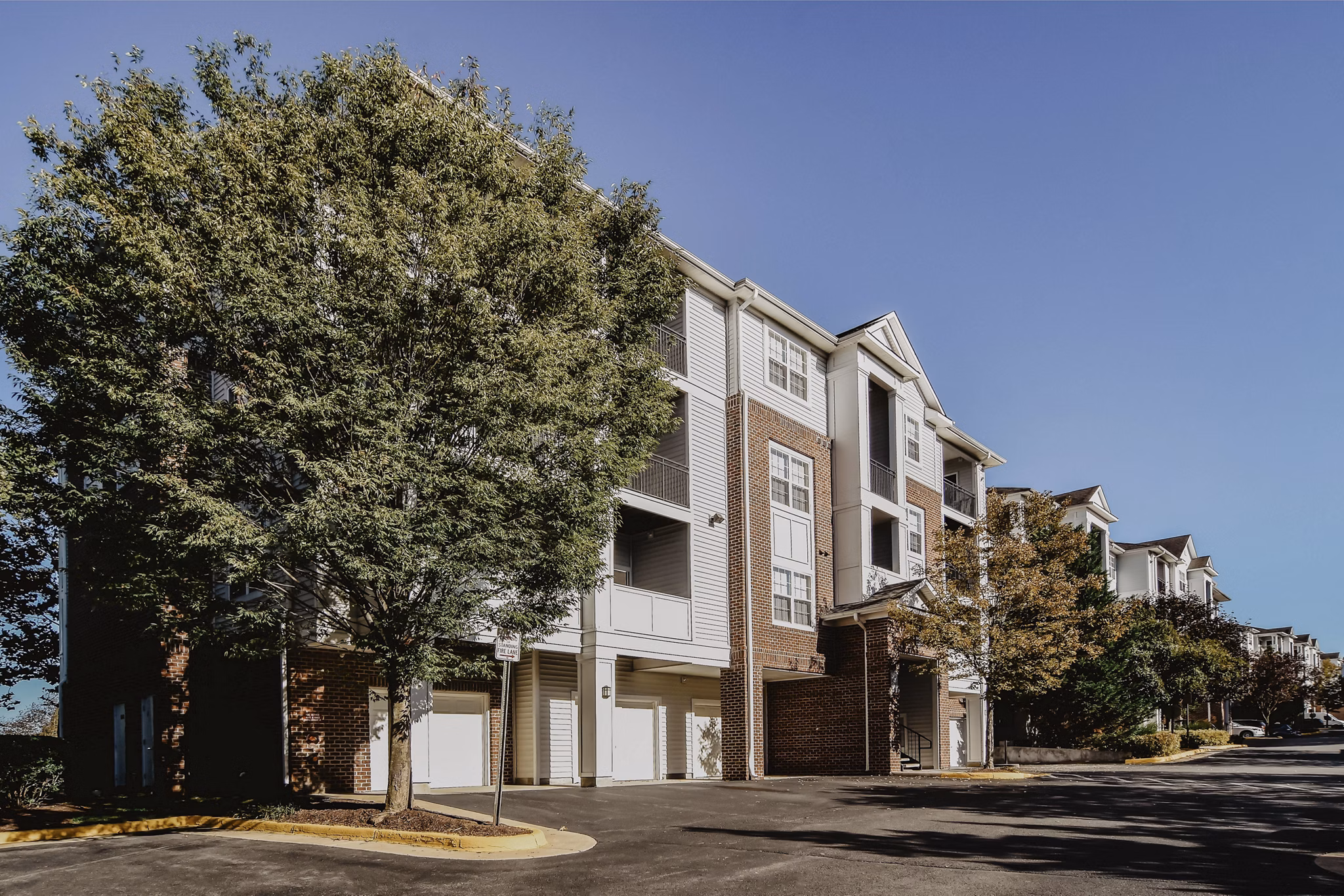 Finley at Fairfax Corner: Elegant design luxury apartments in Fairfax