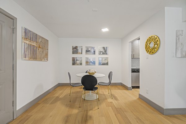 dining area at Waterloo Flats Apartments