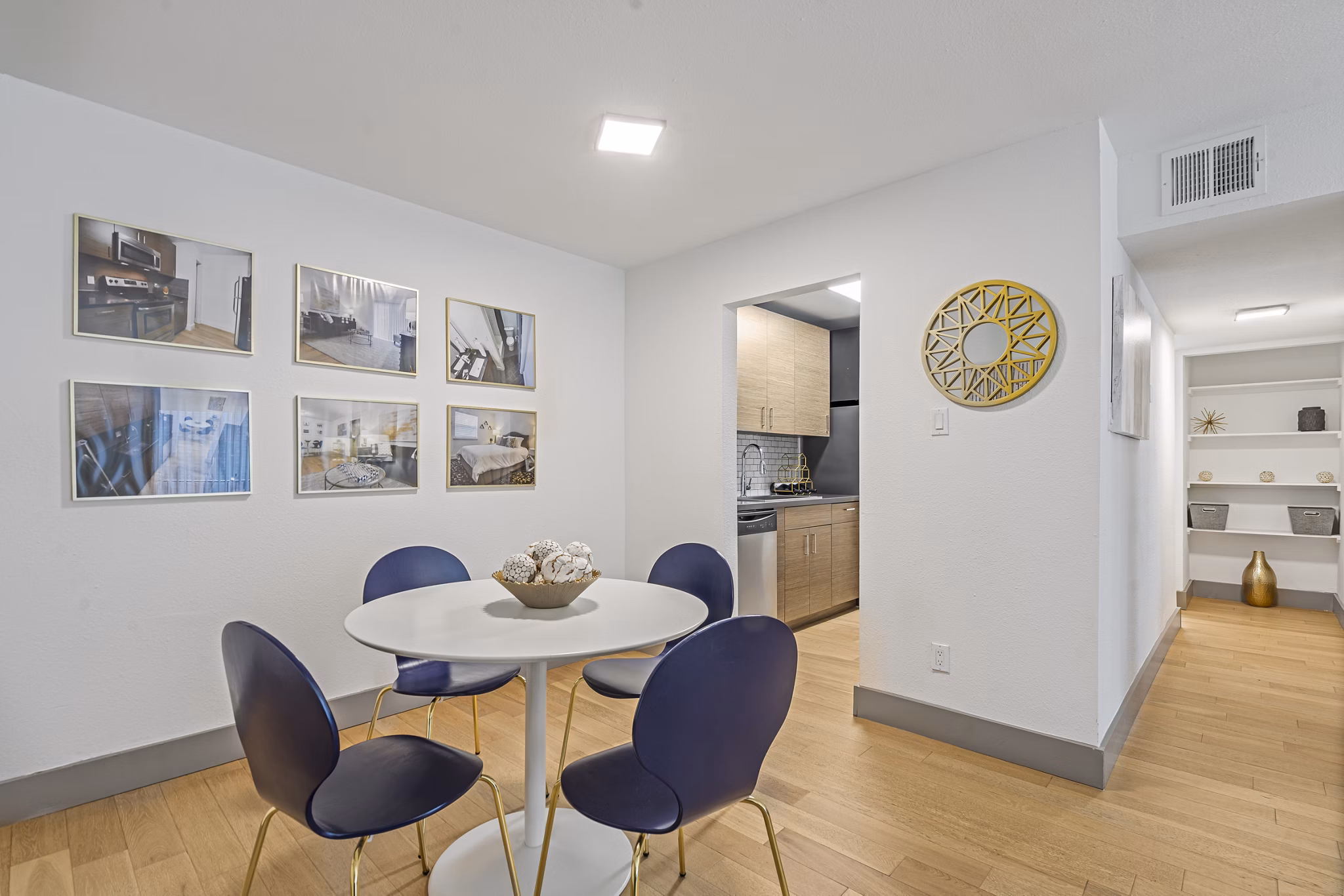 dining area at Waterloo Flats Apartments
